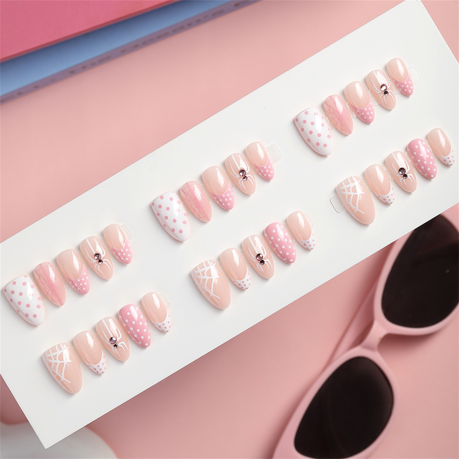 Nail Art Gothic - أظافر صناعية بتصميم قوطي لحفلات الهالوين