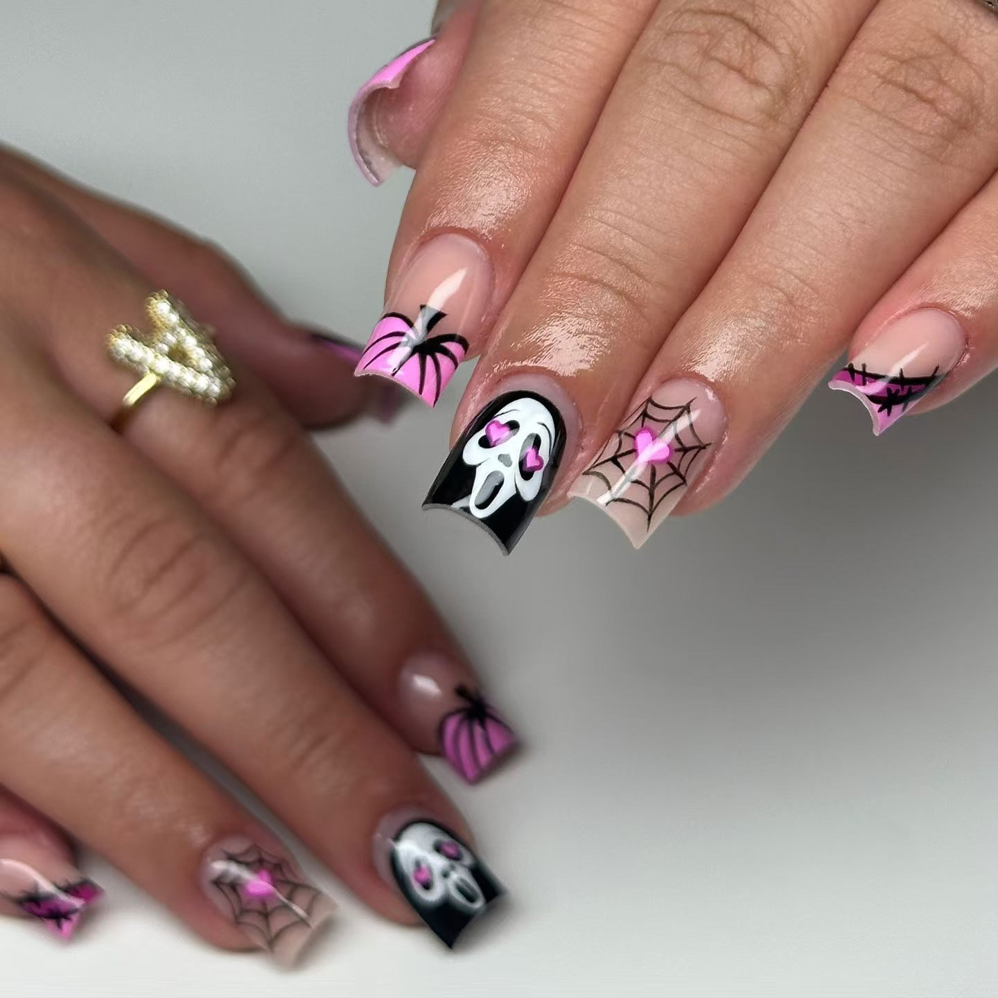 24 قطعة من الأظافر الاصطناعية  - مراجعة Nail Art Gothic وسعره
