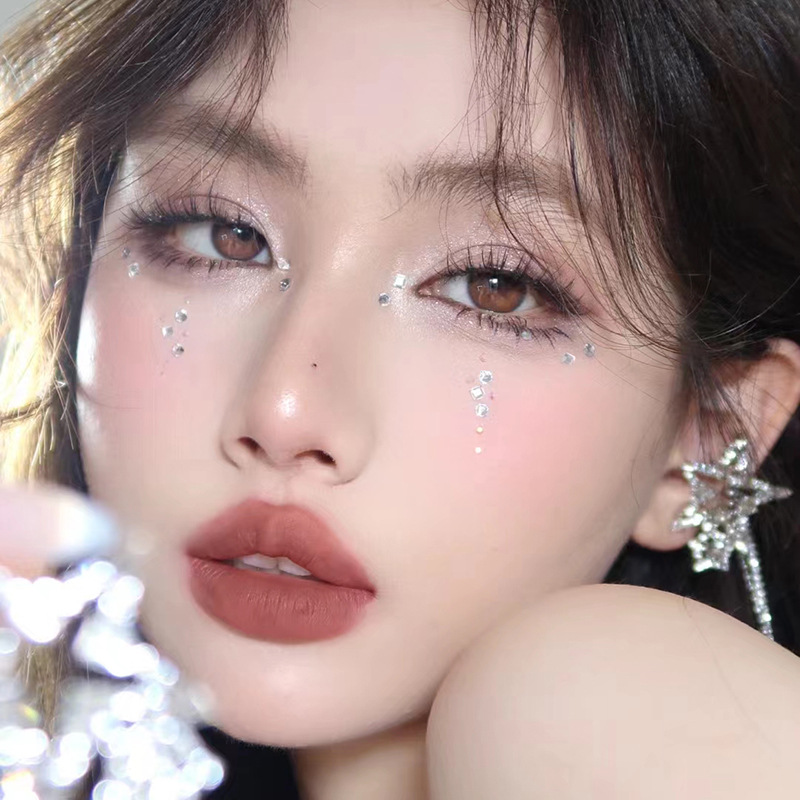 أحجار الراين البيضاء 2 مللي مت - مراجعة Rhinestone Nail Gem وسعره