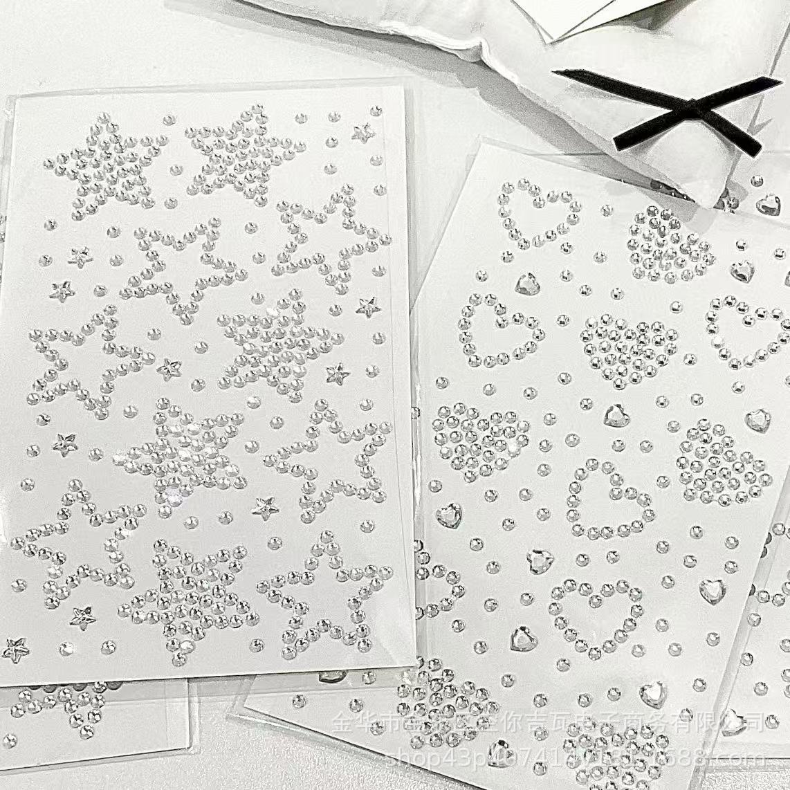 ملصقات فضية على شكل نجمة وقلب  - مراجعة Rhinestone Nail Gem وسعره