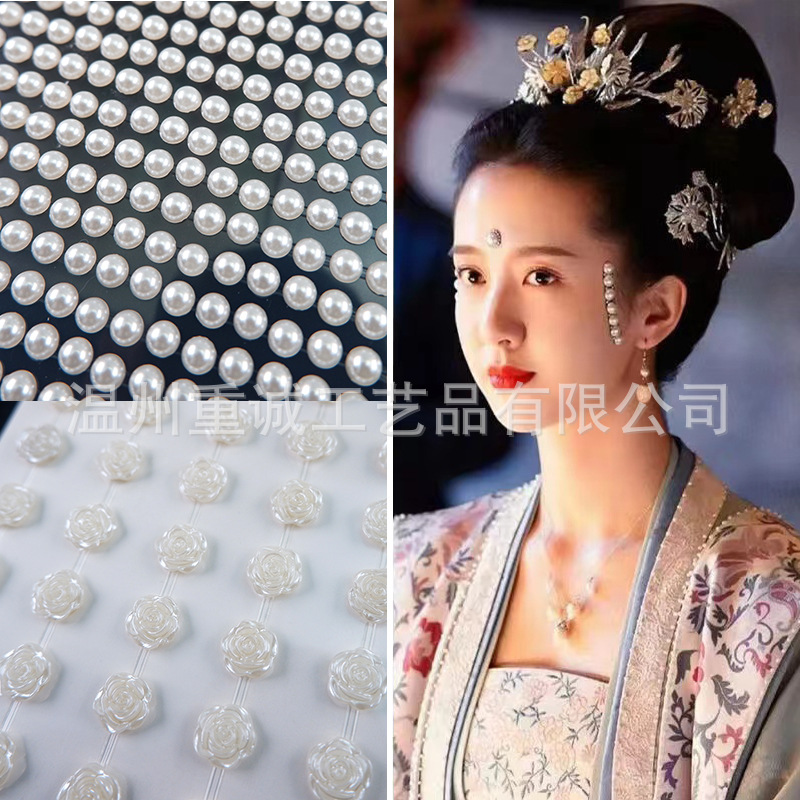 ملصقات لؤلؤية للوجه ذاتية اللص - مراجعة Rhinestone Nail Gem وسعره